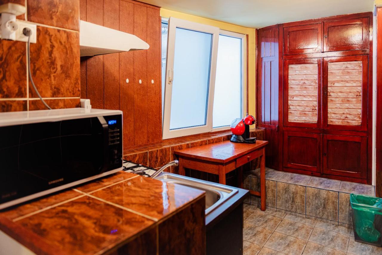 Comfy Apartment With Private Parking And Netflix Bucharest Exterior photo