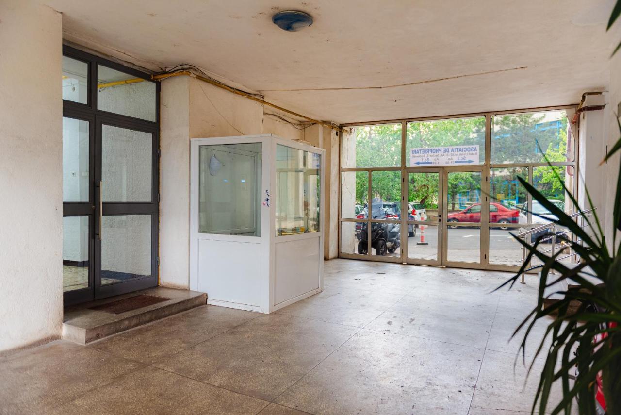 Comfy Apartment With Private Parking And Netflix Bucharest Exterior photo