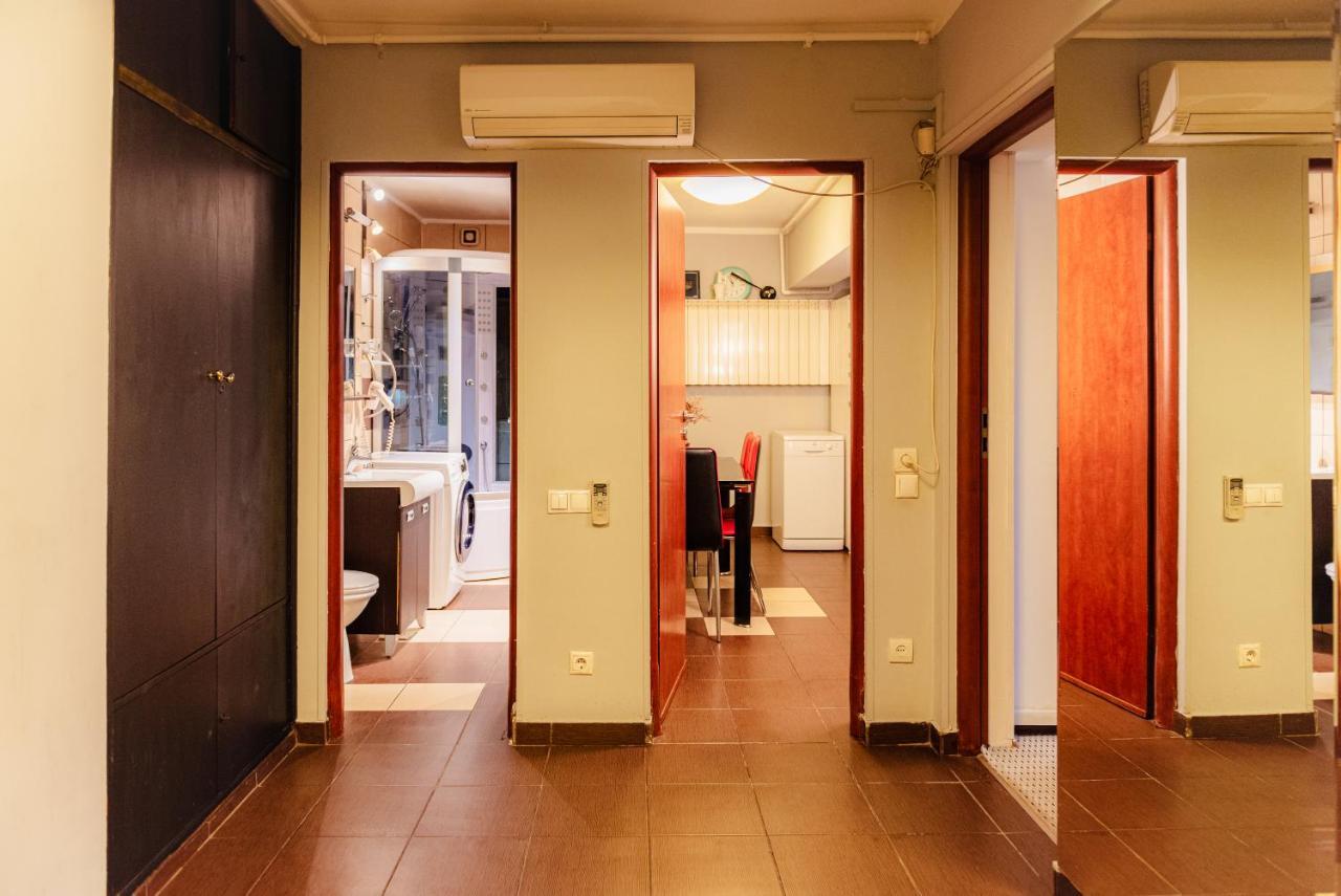 Comfy Apartment With Private Parking And Netflix Bucharest Exterior photo