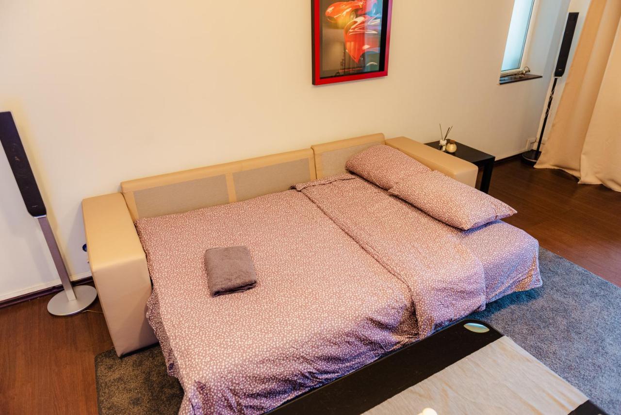 Comfy Apartment With Private Parking And Netflix Bucharest Exterior photo